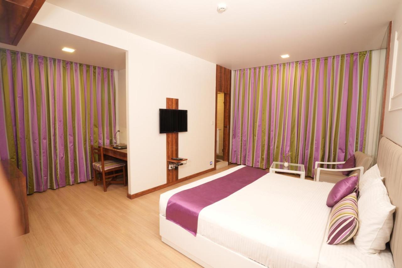 Hotel Hardeo Nagpur Bagian luar foto