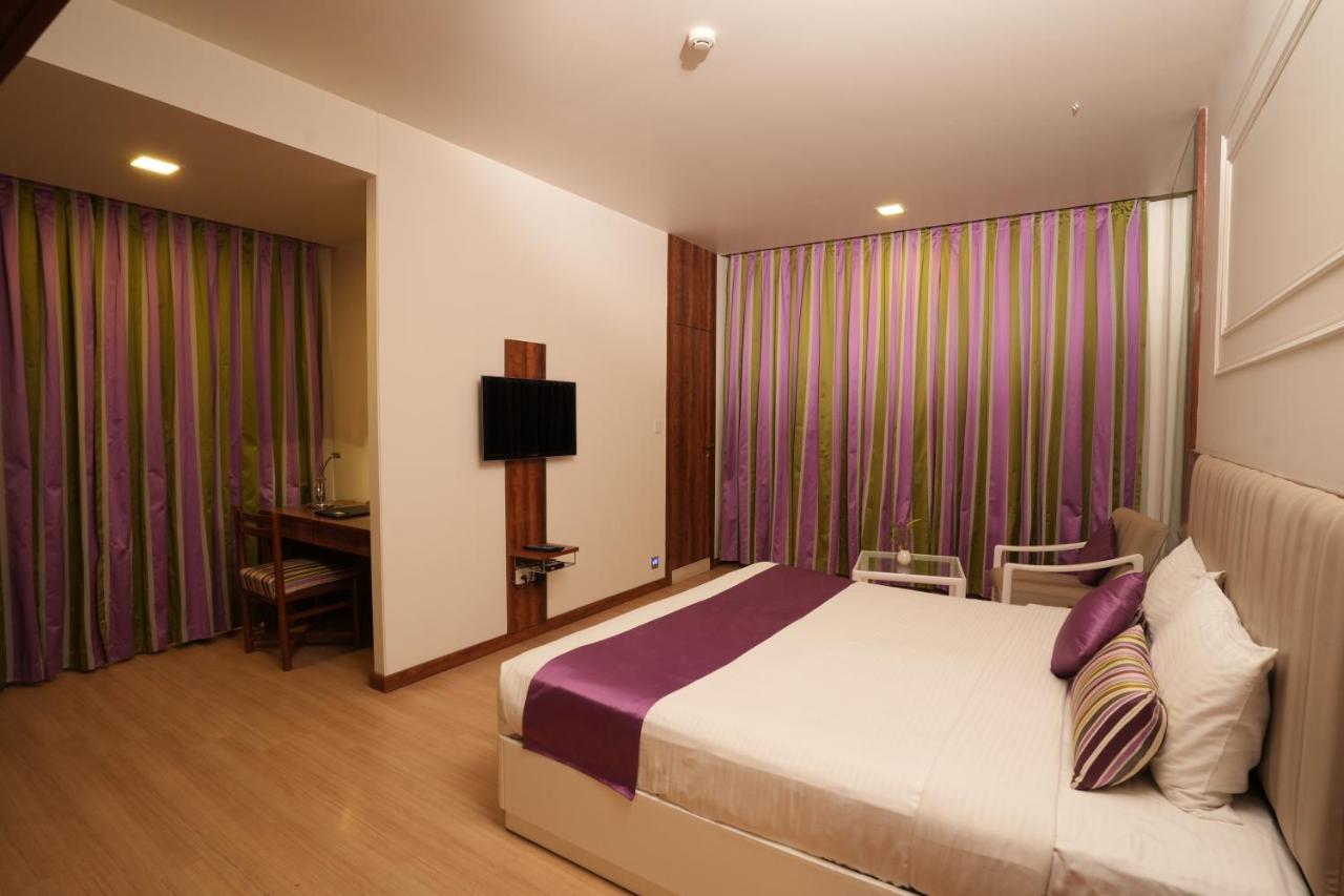 Hotel Hardeo Nagpur Bagian luar foto