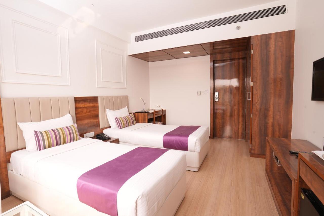 Hotel Hardeo Nagpur Bagian luar foto
