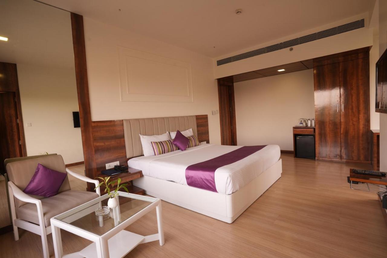 Hotel Hardeo Nagpur Bagian luar foto