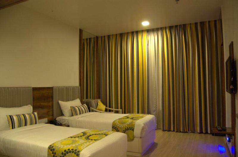 Hotel Hardeo Nagpur Bagian luar foto