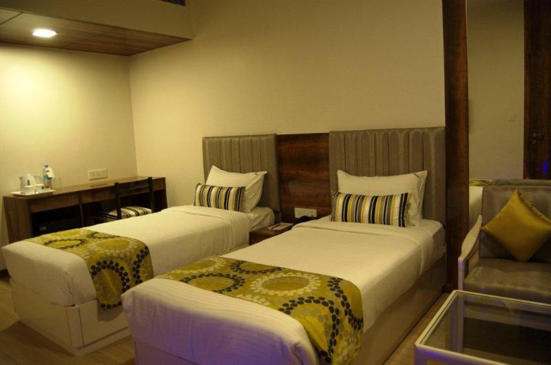 Hotel Hardeo Nagpur Bagian luar foto